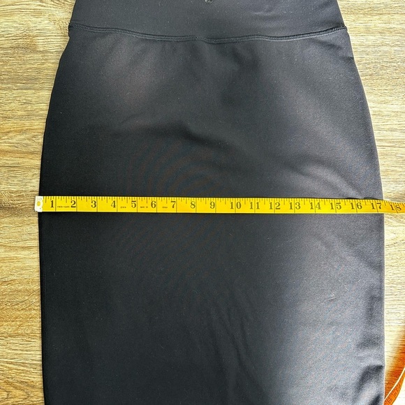 Lululemom Slim-Fit High-Rise Skirt Size S 4-6 - Picture 8 of 9